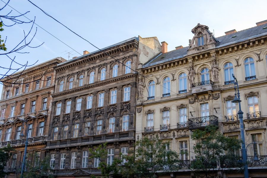 A row of facades, Pest